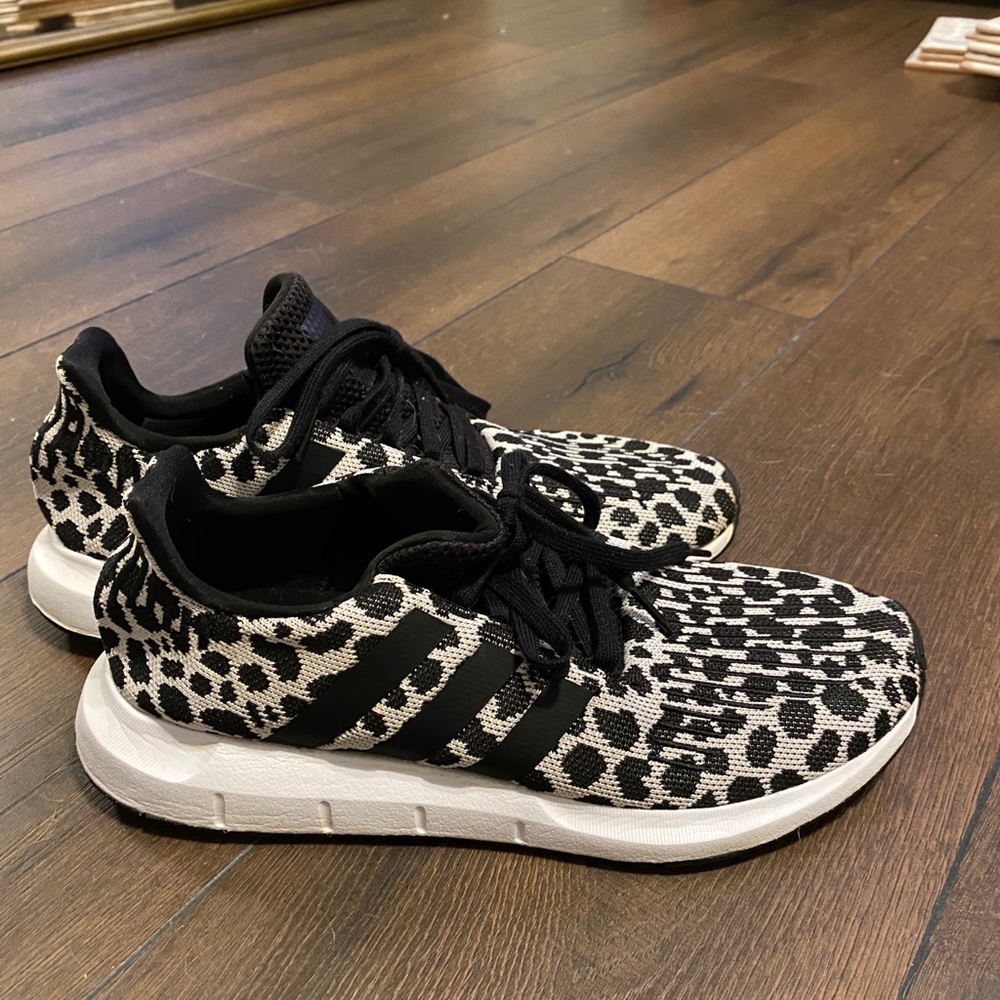 Adidas swift run sneakers